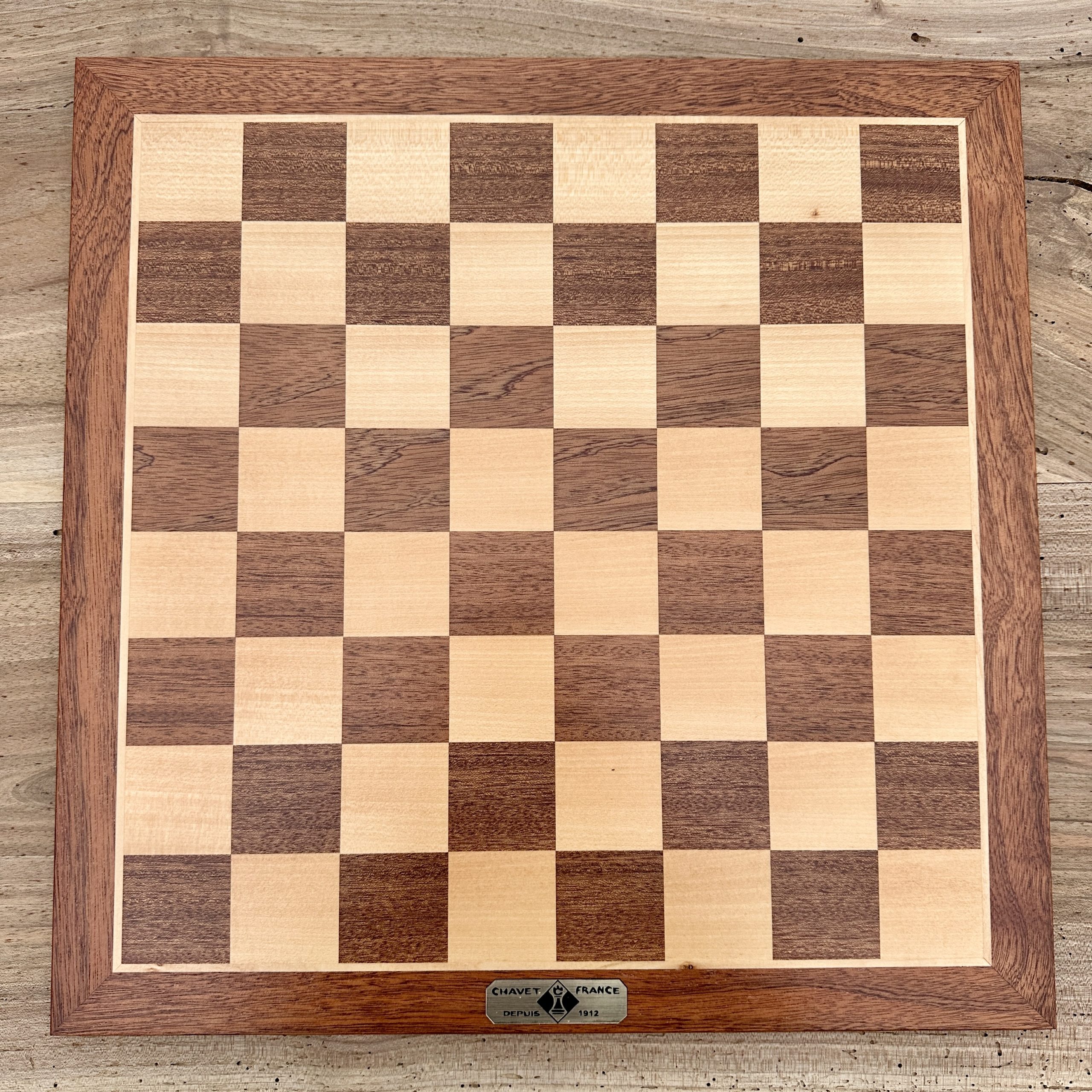 Echiquier bords foncés cases 50