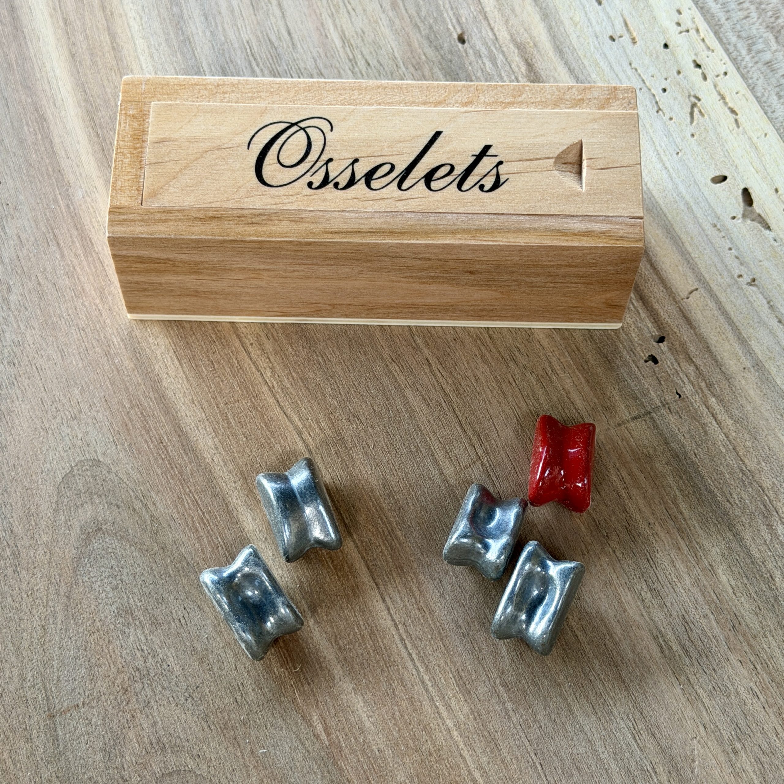 Jeu des osselets plumier